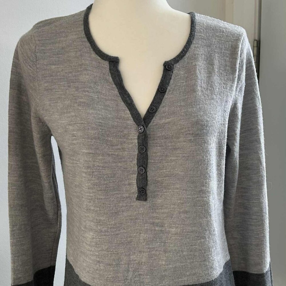 Max Studio Gray Extrafine Merino Wool Henley Sweater with Contrast Trim – US XL